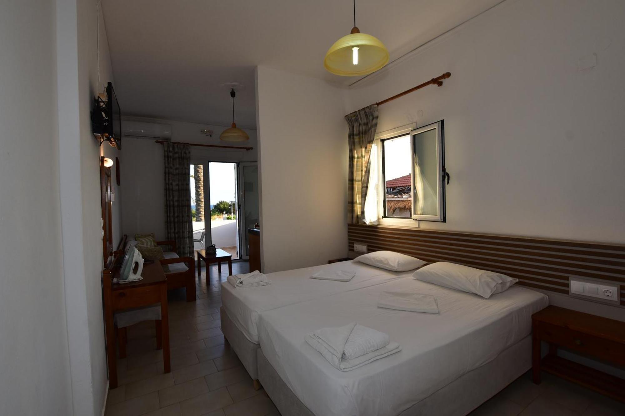 Morpheas Rooms Palaiochora Luaran gambar