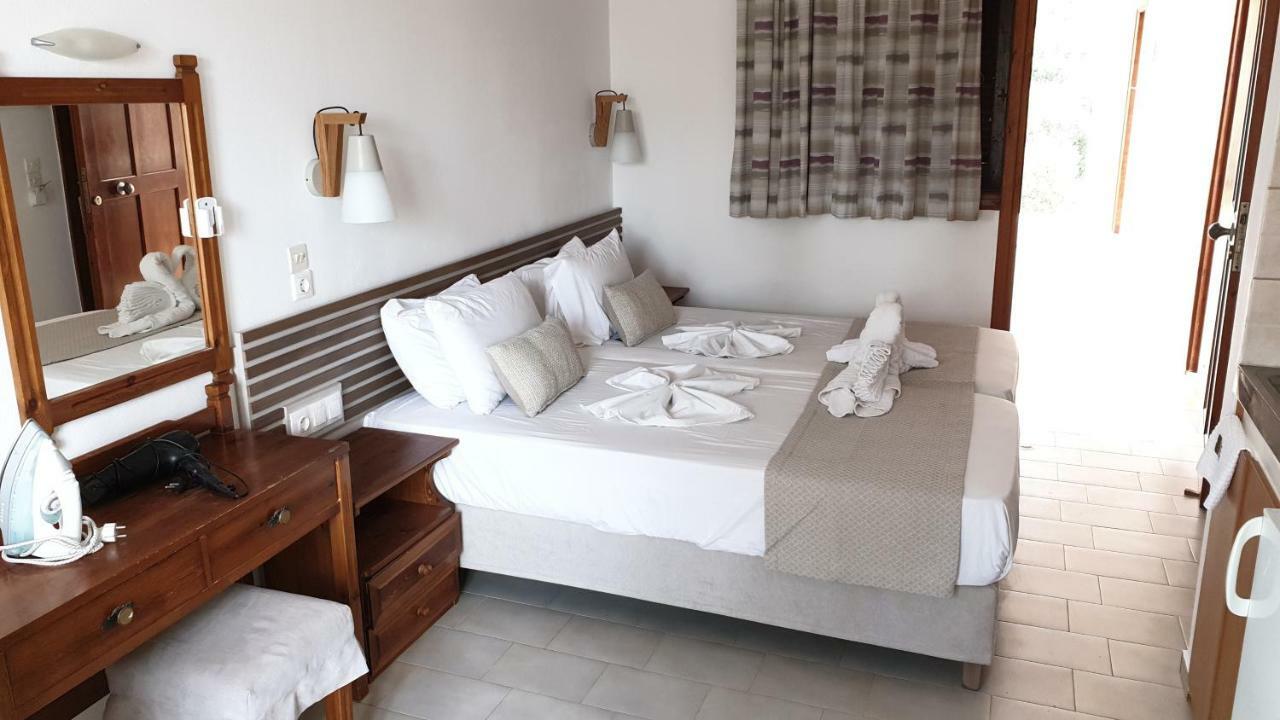Morpheas Rooms Palaiochora Luaran gambar