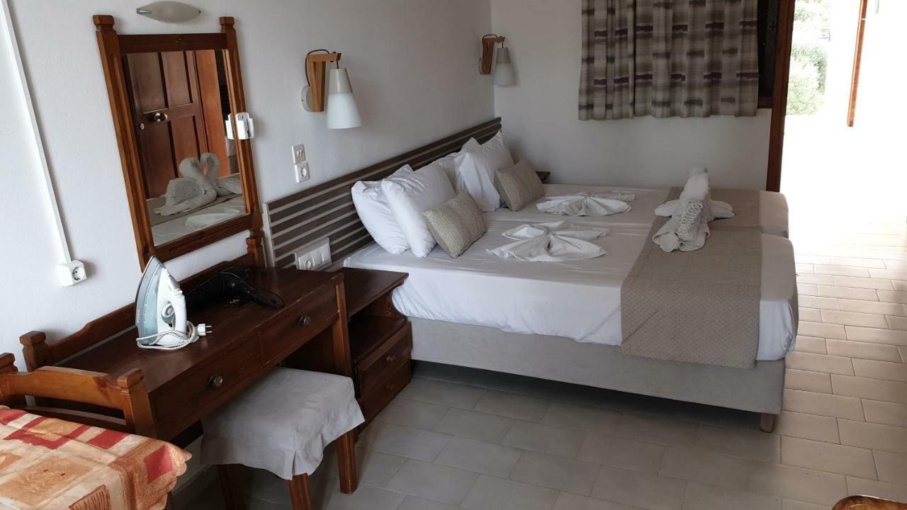 Morpheas Rooms Palaiochora Luaran gambar